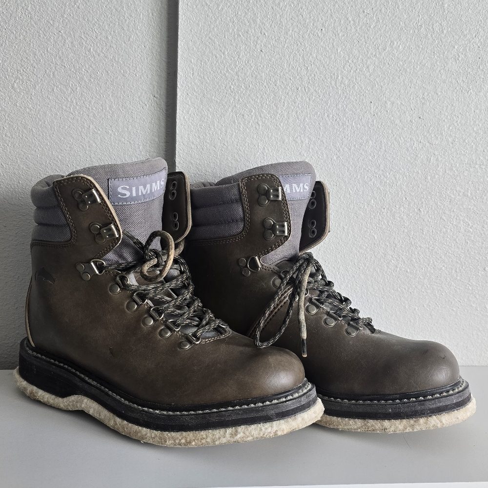 Simms Freestone Boots Men’s Size 9 Felt Sole Studded